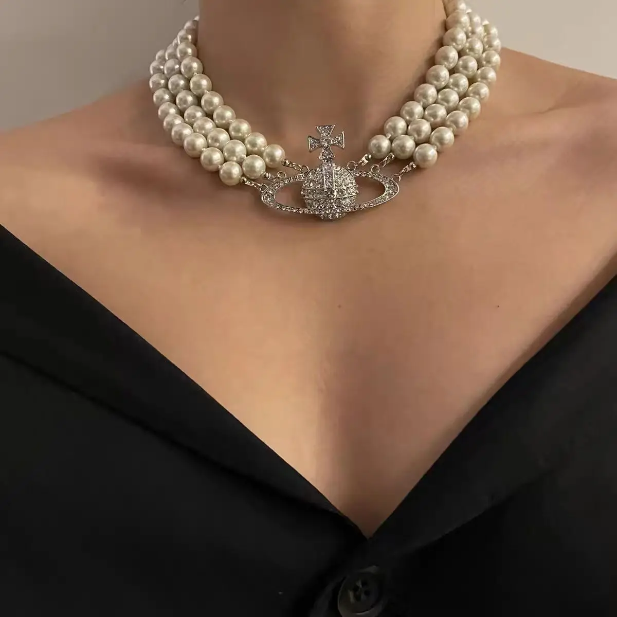 

Necklace women triple Pearl Joker light luxury necklace clavicle chain