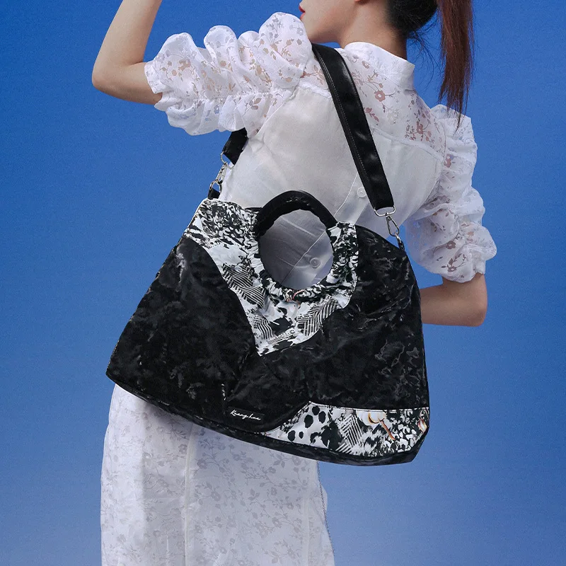 

2022 New High-capacity Portable Bag Fashion Messenger High Texture Waterproof Fabric Large Bag Nylon Women's Tote Bag Sac A Main