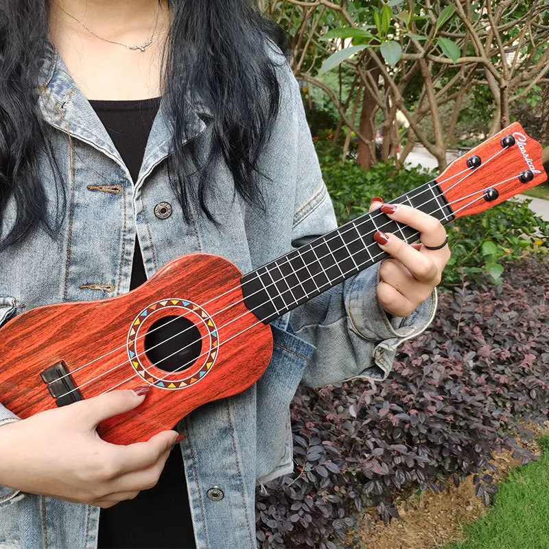 

Детские гитарные игрушки можно играть в имитацию среднего укулеле для начинающих музыкальный инструмент музыкальный выбор праздничные подарки