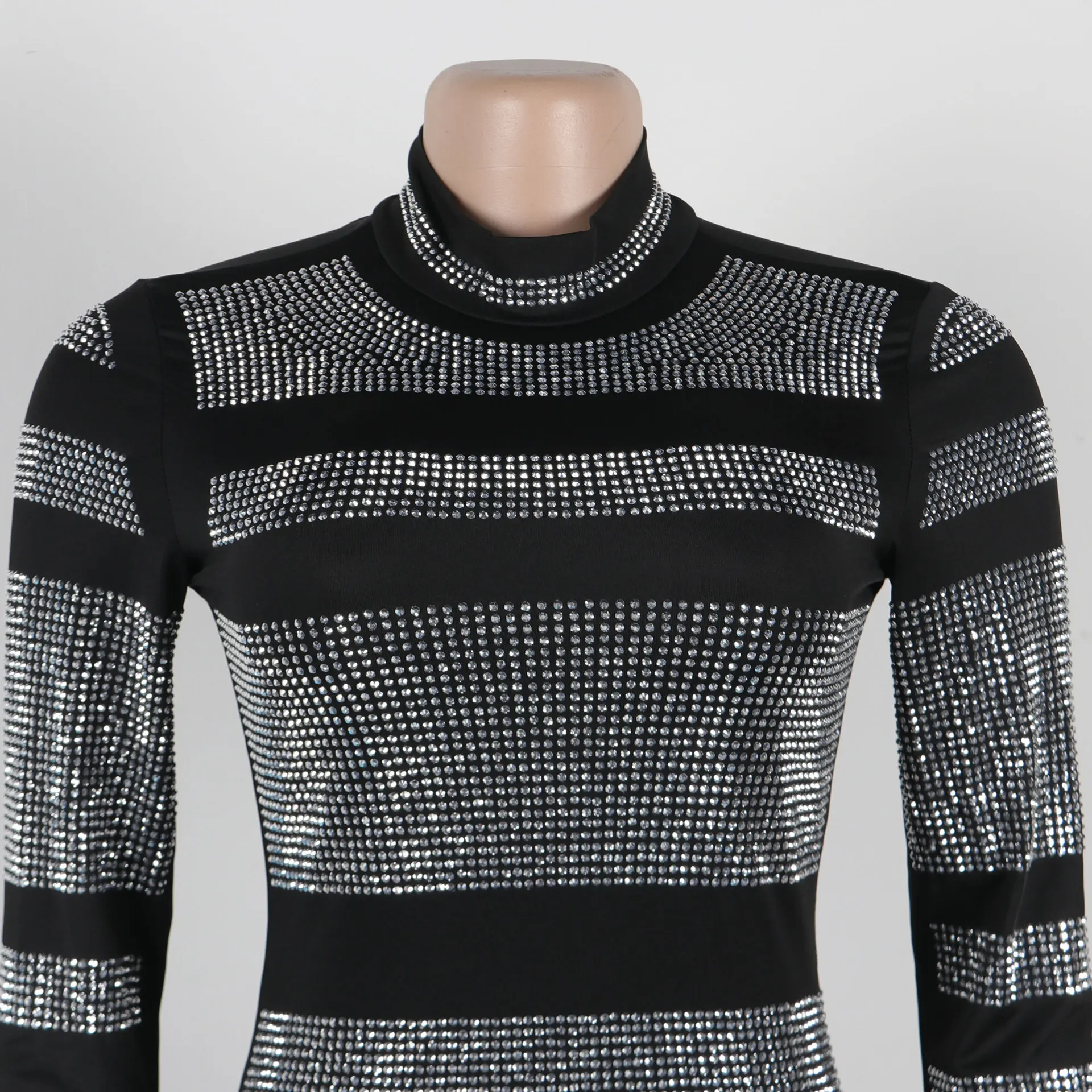 Короткое платье с длинными рукавами элегантная однотонная юбка круглым вырезом