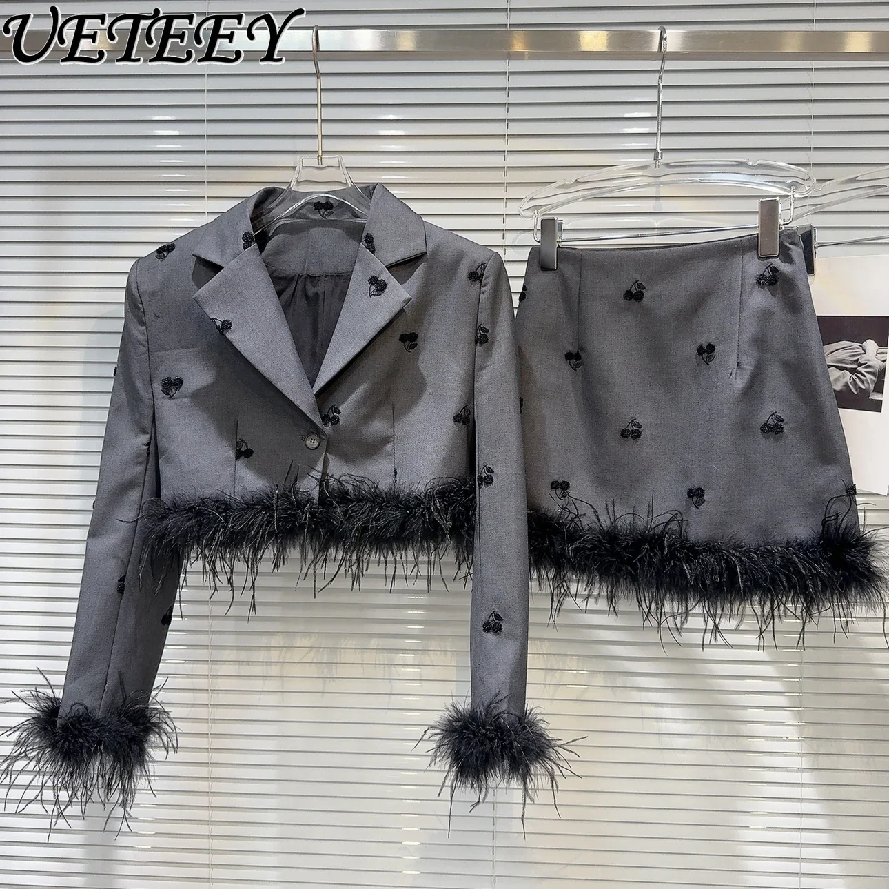 Новинка весна-осень нишевая Страусиная серая строчка + Вышитая мини-юбка