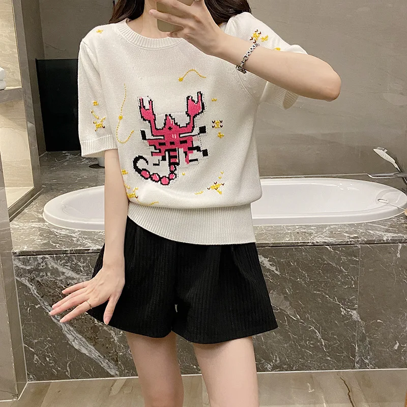 Рисунок 3 - Женский трикотажный свитер с вышивкой