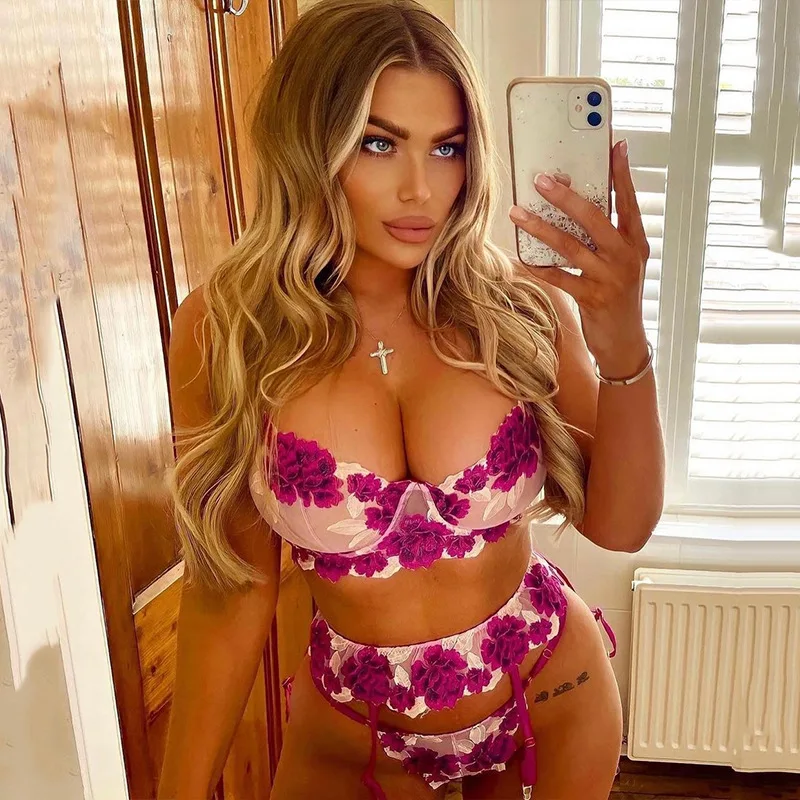 

Red Bra Sexy Lace Bra Set Embroidery Women Floral Bra Underwire Thong Underwear Set Sexy Lingerie Set 3-Piece
