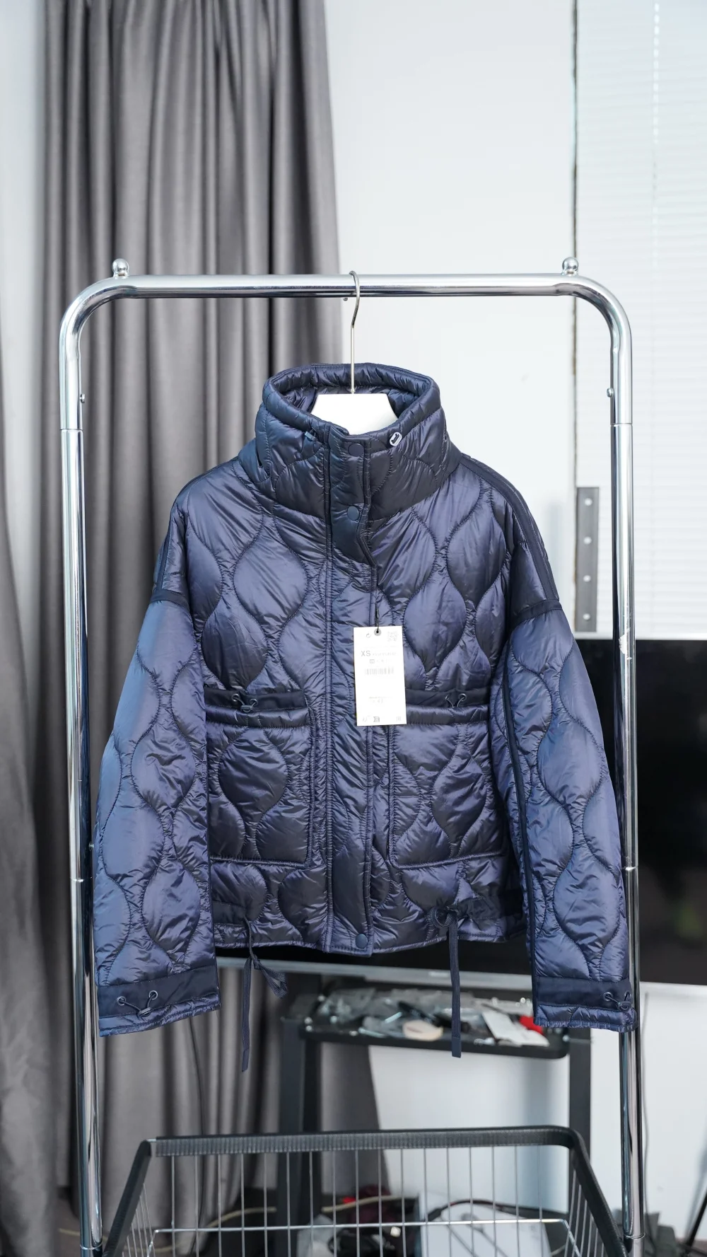 

ETJ2023 traf winter new navy blue lightweight quilted cotton-padded jacket for women with drawstring stand-up collar 2969/270