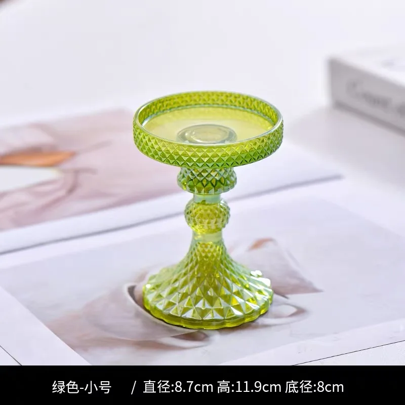

Зеленый стеклянный подсвечник