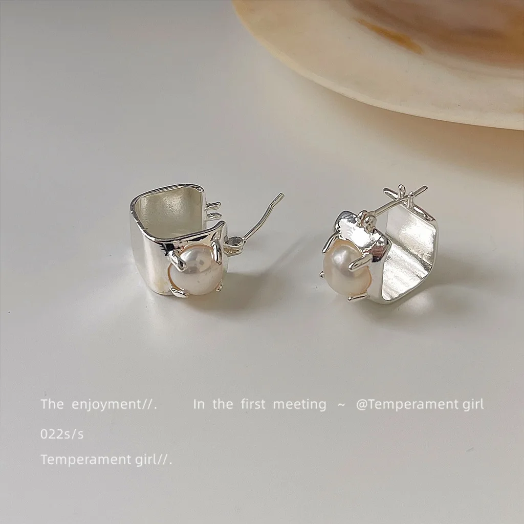 

Natural Freshwater Pearl ~ High-end Sense Minimalist Square Women's Earrings Geometric Temperament Versatile Earrings