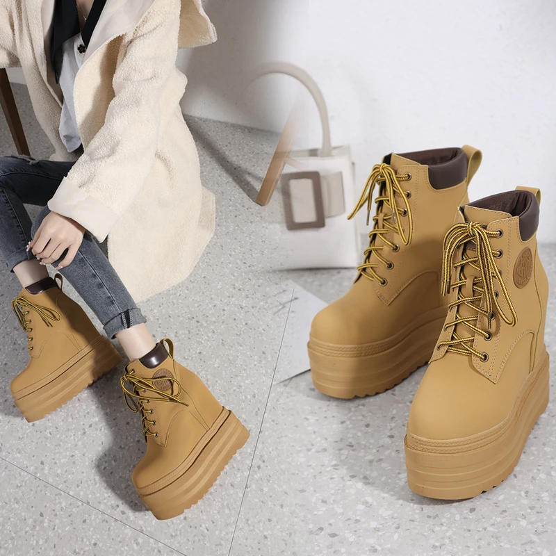 Женские ботинки на платформе Goth ботильоны танкетке со шнуровкой и цепочкой цвет