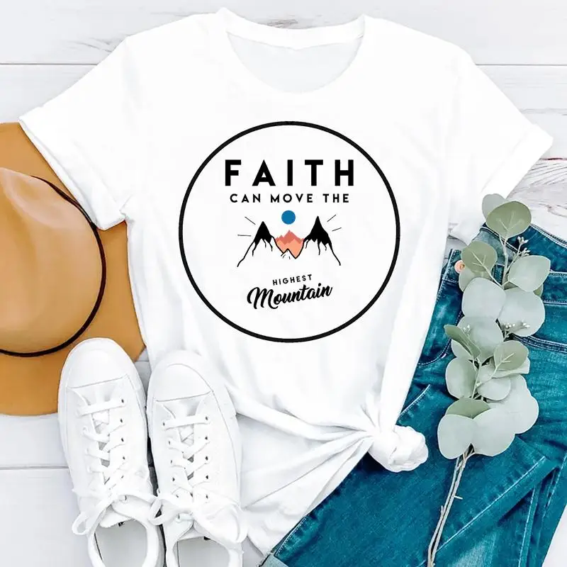 

Женская футболка с коротким рукавом и принтом в виде надписи