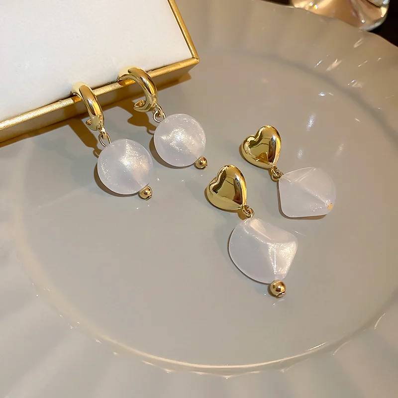 

Minar Classic 2 Designs Irregular Simulated Pearl Earring for Women Gold Color Metal Geometric Love Heart Drop Earrings Brincos