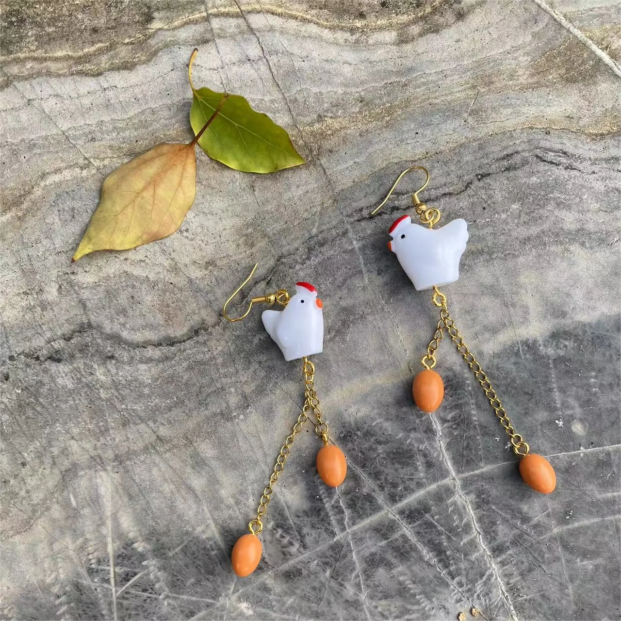 1 пара интересных специальных сережек в виде куриных яиц 3D Смола