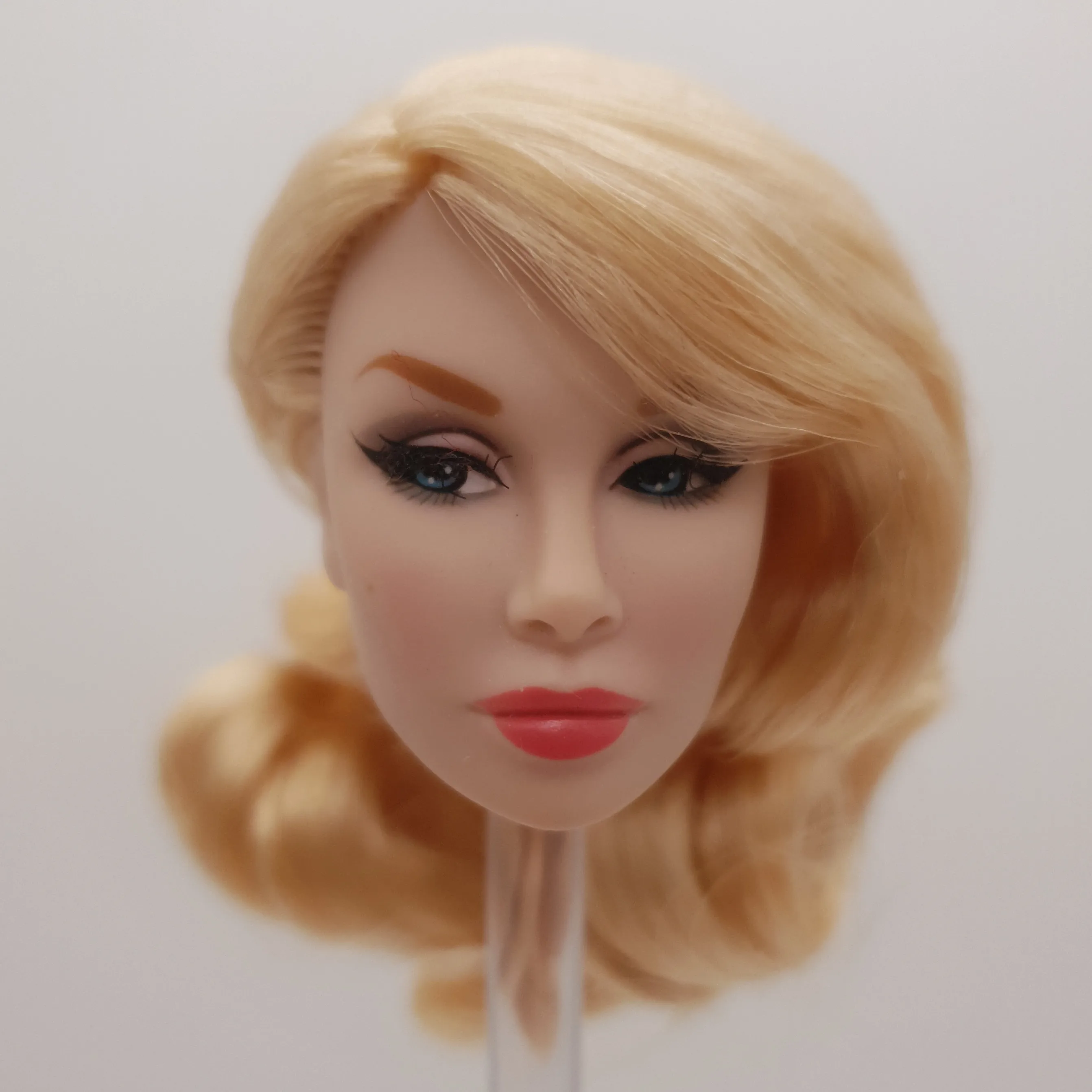 

Fashion Royalty Poppy Parker Friend Loni Lawrence Japan Skin Integrity Doll Head