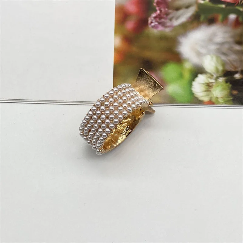 Рисунок 2 - Новинка, стильная заколка для хвоста с высокой талией