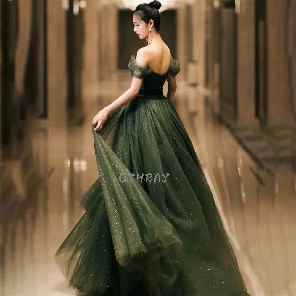 Блестящие вечерние платья с V-образным вырезом и открытыми плечами вечернее