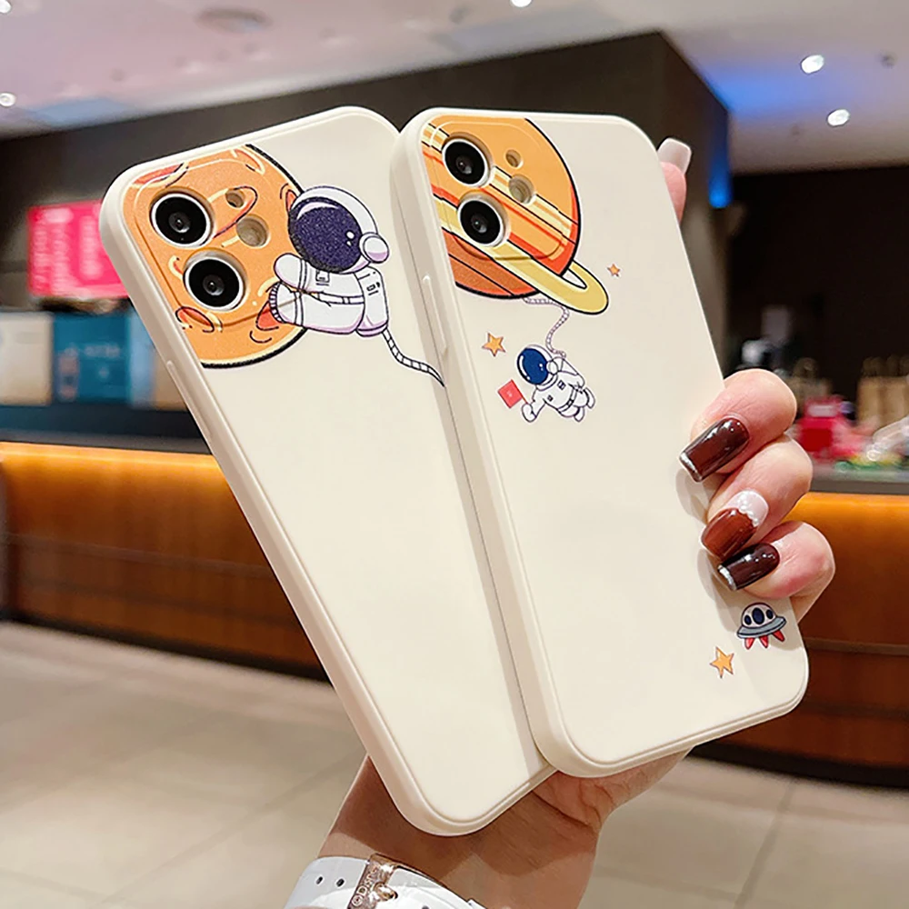 

Cute Cartoon Astronaut Phone Case For Apple iPhone 13 12 11 Pro 12 13 Mini X XR XS Max 6 6S 7 8 Plus Silicon Carcasa Cover Funda