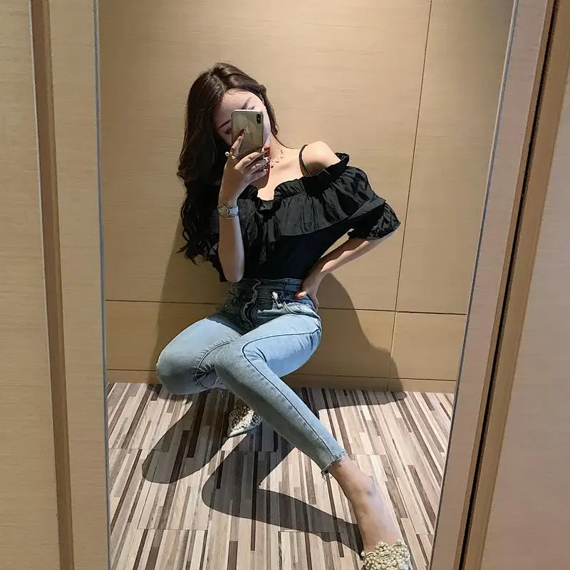 Блузка женская с оборками и воротником-лодочкой однотонный тонкий пикантный