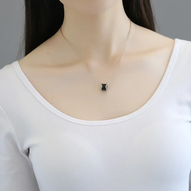 Лето 2024 женская футболка с низким вырезом двойной вырез средний рукав базовый