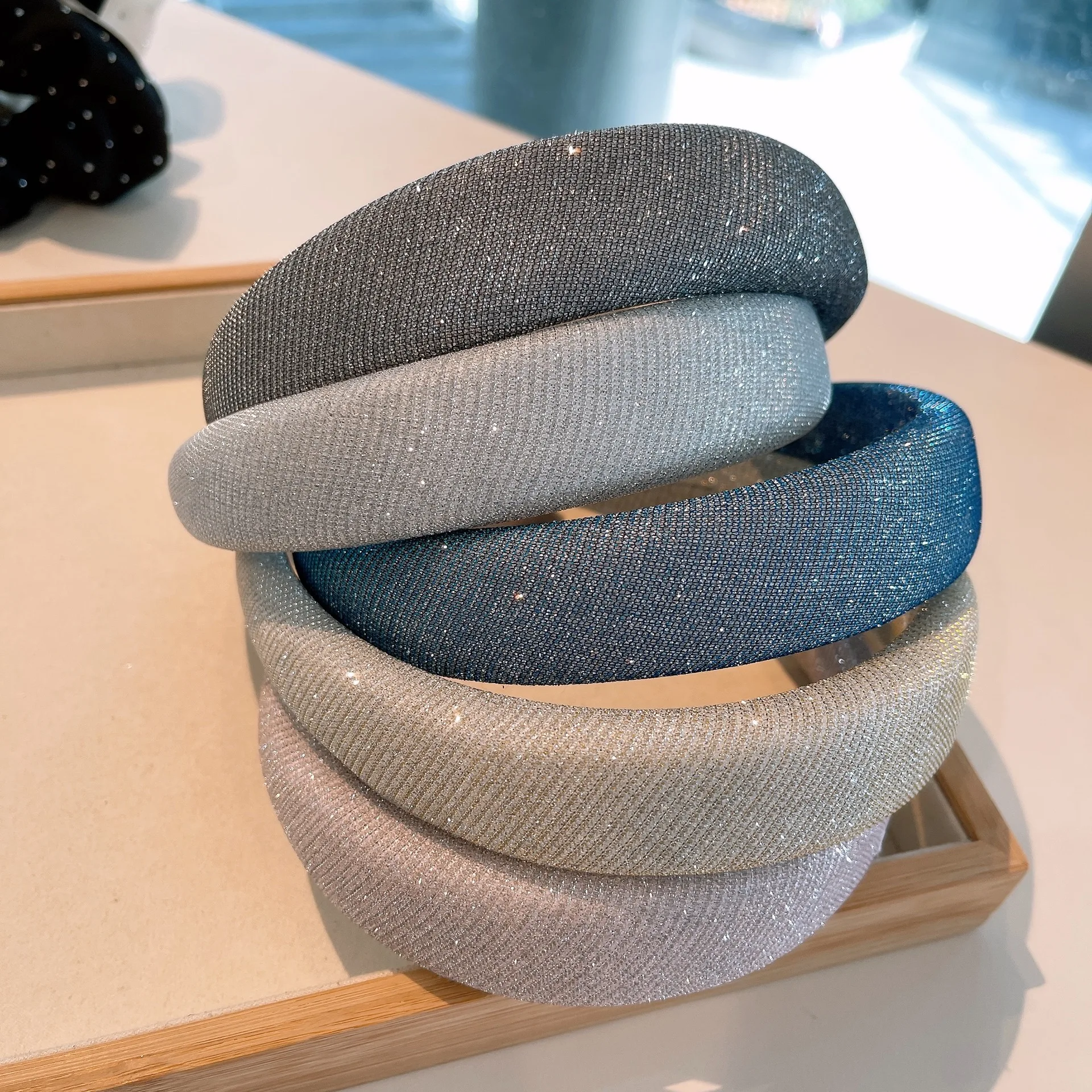 Роскошная синяя однотонная повязка на голову широкая блестящая женская Мягкая