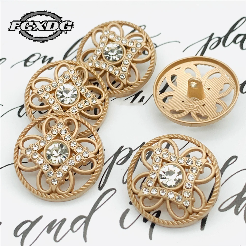 

Luxury Metal Rhinestone Buttons for Clothing Hollow Flower Buttons for Coat Sewing Supplies Hand-sewn Women Clothes Buttons 20mm
