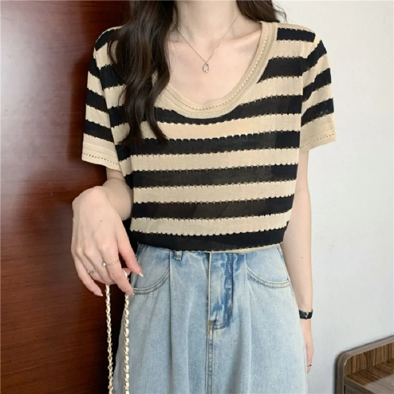 

2022 New Fashion Clolor Contrast Black Off White Stripe Knitted T Shirt Summer Short Sleeve Hollow Out Loose Thin Women Top