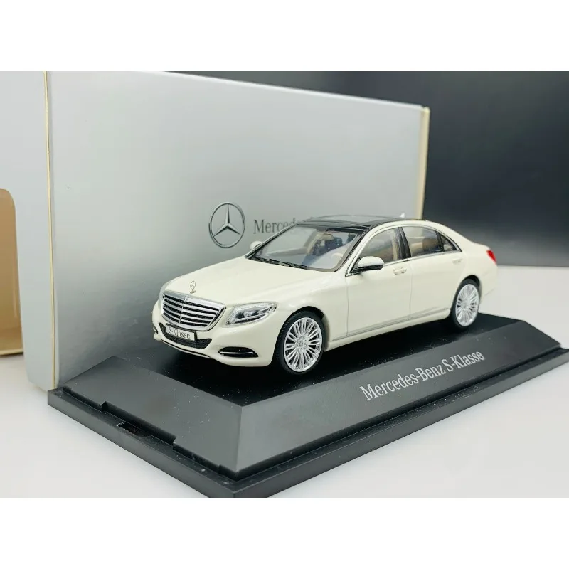 Фото Металлическая модель автомобиля SCHUCO 1:43 S600 W222 №1