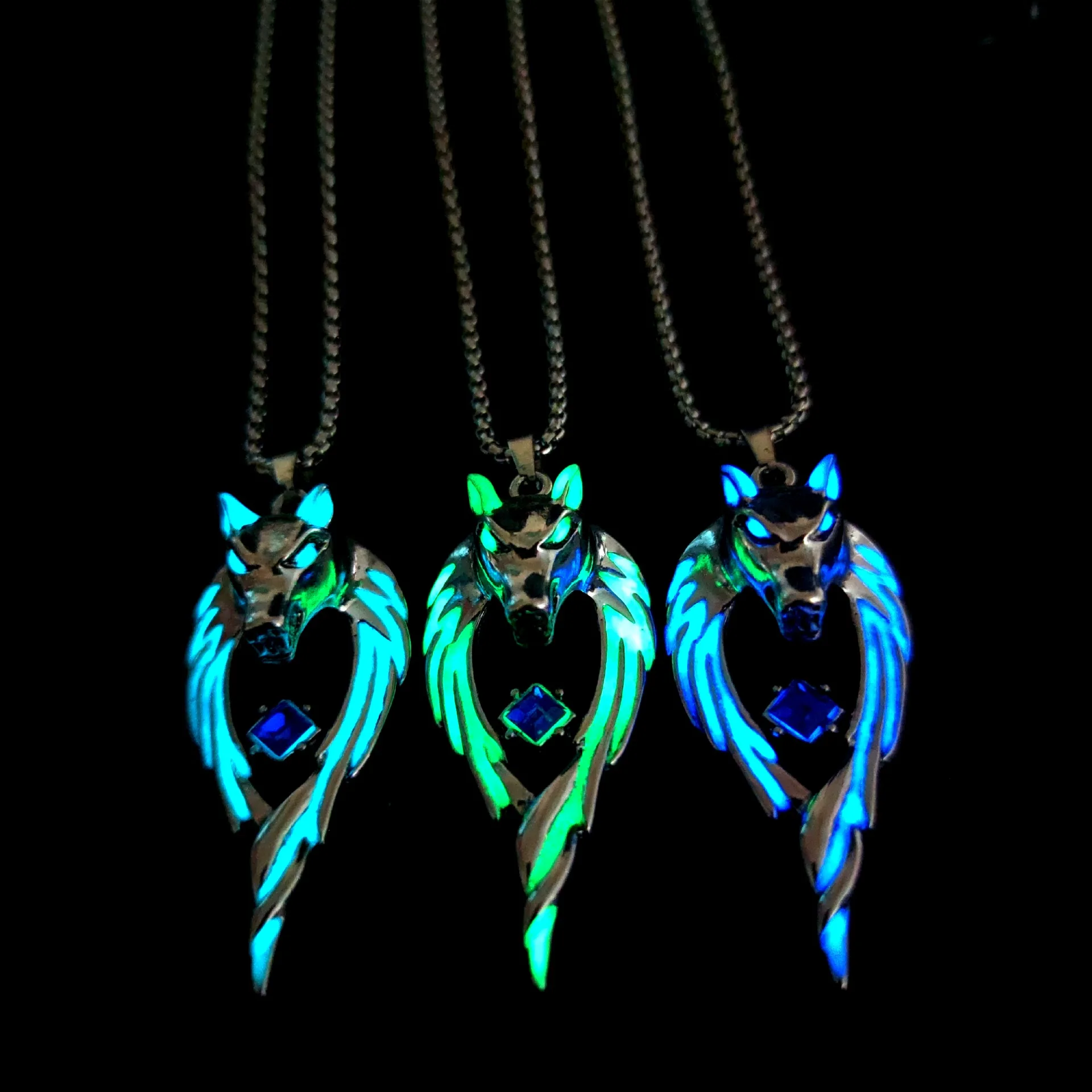 

Wolf Necklace Pendant for Women Men Stainless Steel Luminous Animal Wolf Totem Necklace Teen Halloween Glow in The Dark Jewelry
