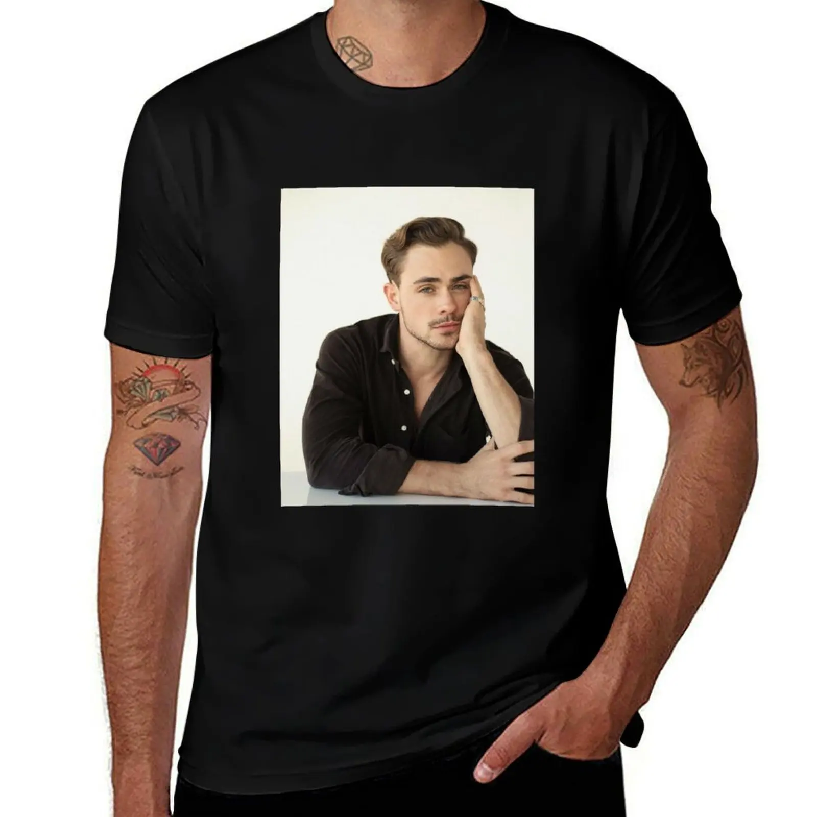 Фото Футболка Dacre Montgomery, повседневная, базовая, в уличном стиле. №1
