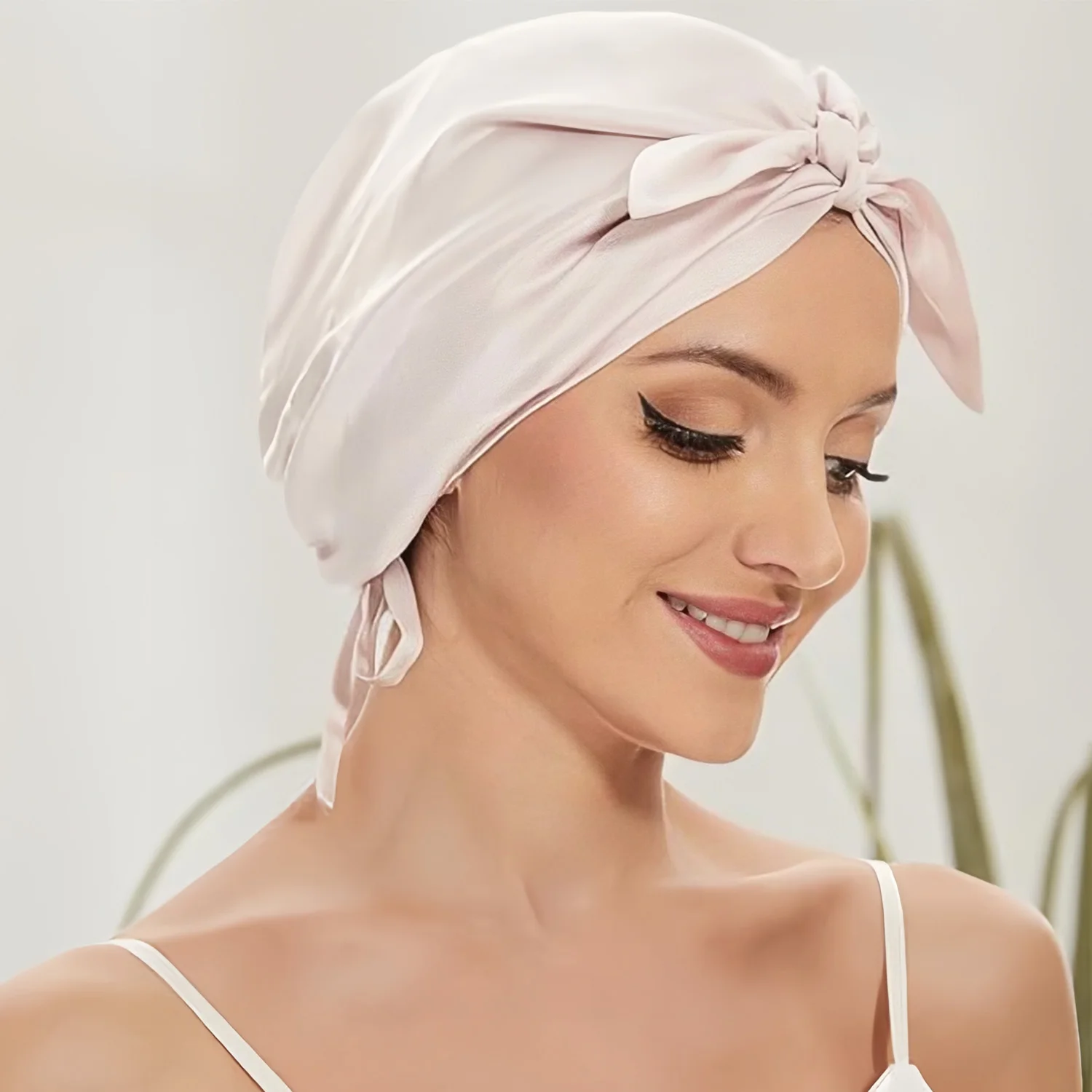 Модная мягкая однотонная шелковая шапка-тюрбан для женщин