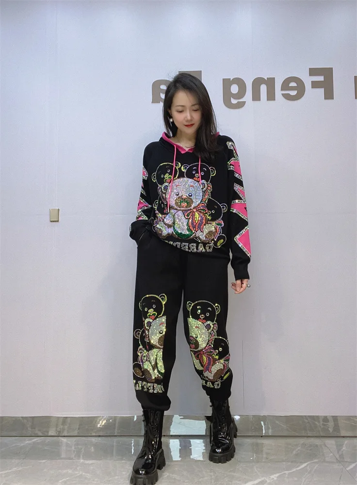 Модные брючные комплекты для женщин на весну и осень с длинным рукавом рисунком