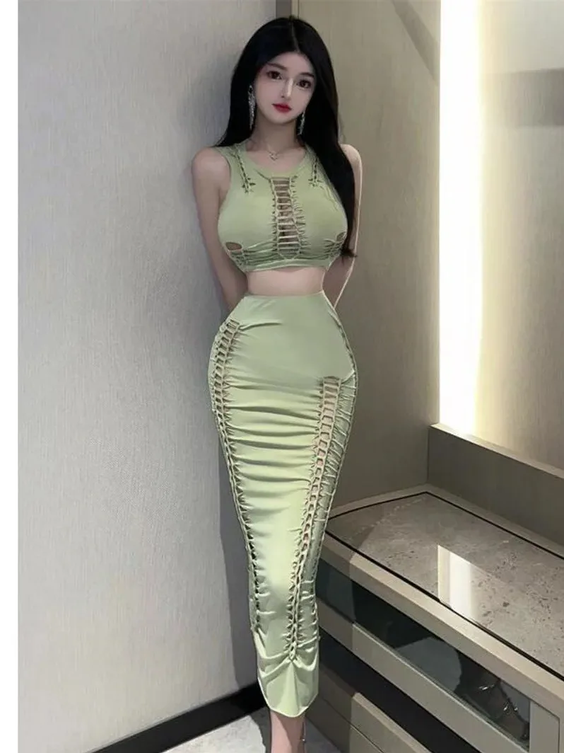 

Summer Women's New 2023 Sexy Spicy Girls Hollow out Sleeveless Tank Top Slim Wrap Hip Fashion Solid Color Half Skirt Set PAEG