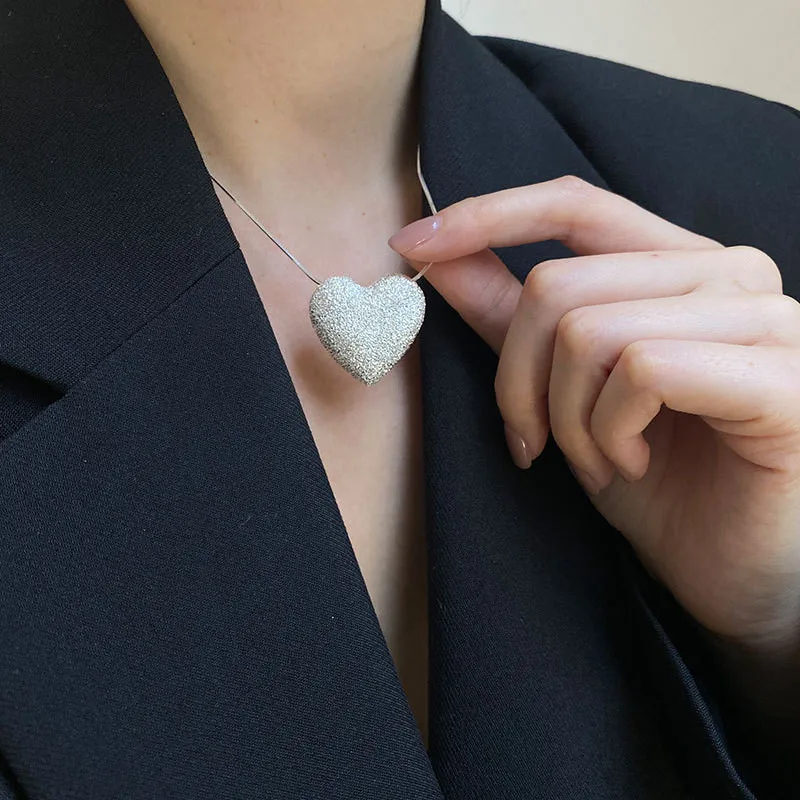 

Kpop Necklace For Women 2022 New Silver Color Frosted Big Love Pendants Necklace Cold Wind Collarbone Chains Jewelry Collar