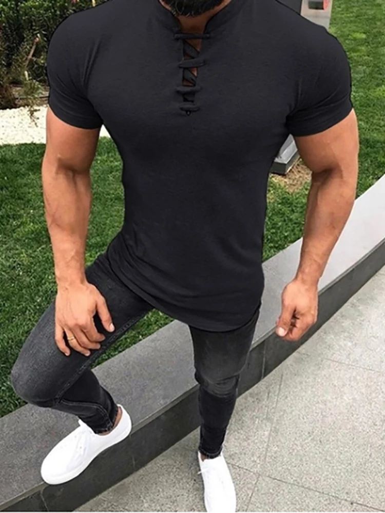 

Винтажная Мужская Однотонная футболка на шнурке с V-образным вырезом, новая модная облегающая футболка с короткими рукавами, лето 2022, повсед...