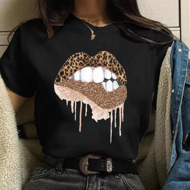 

Gold Watercolor Lip Print Women T Shirts Fashion Tops Tees Graphic Woman Lips Harajuku Kawaii T-shirts Gothic Female Clothes