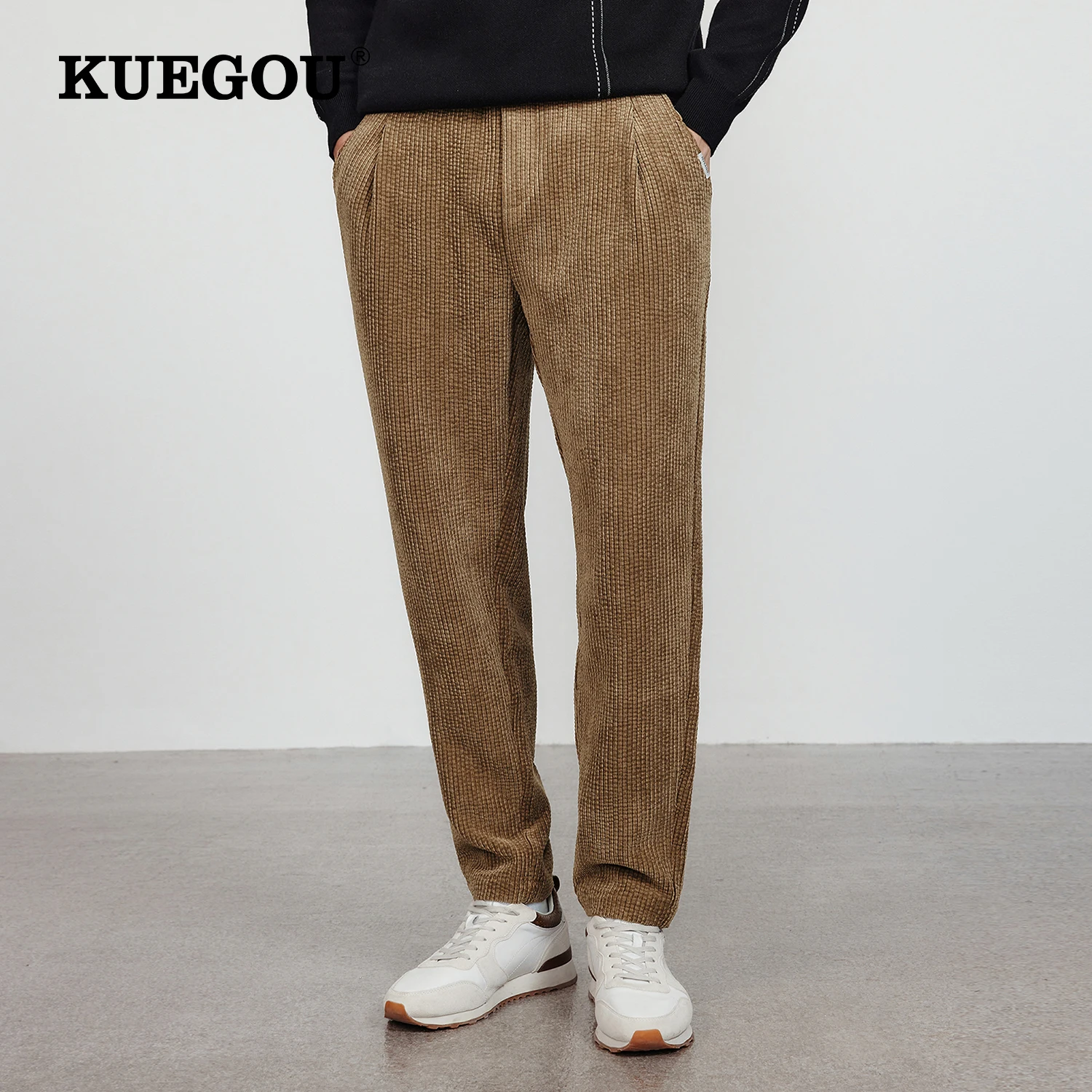 

KUEGOU 2022 Autumn New Men Corduroy Tapered Pants Drawstring Waist Vintage Casual Loose Streetwear Trousers Plus Size 5011