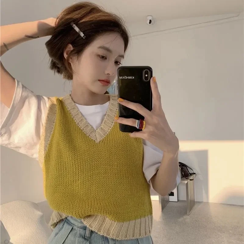 Vintage Summer V-neck Sleeveless Sweater Vest Women Korean Loose Yellow Knitted Crop Top Roupas Femininas