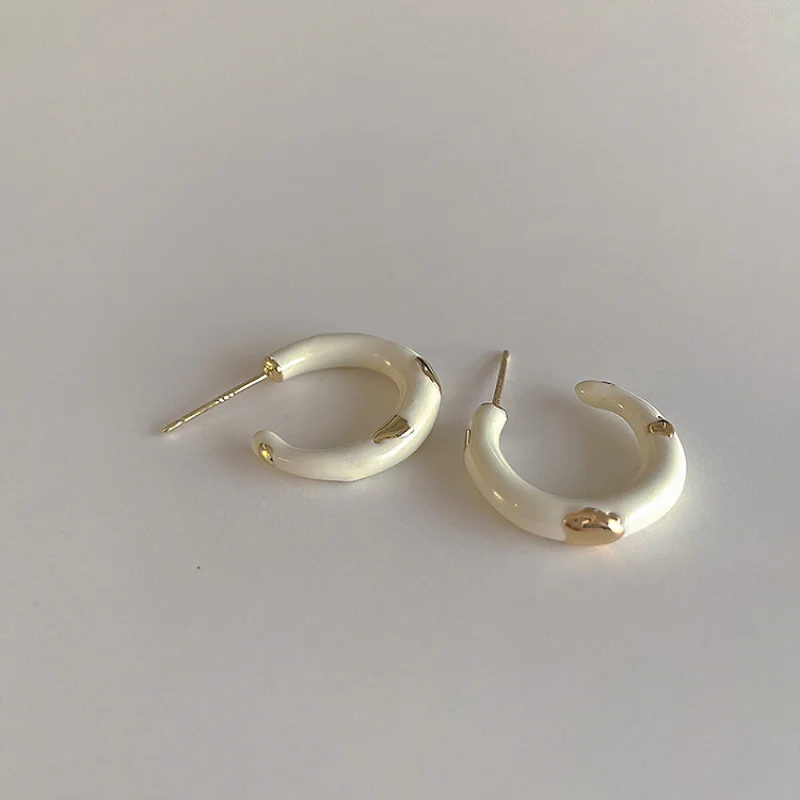 

Minar INS Hot White Color Enamel C Shaped Earring for Women Shiny Flake Irregular Chunky Hoop Earrings Statement Daily Jewelry