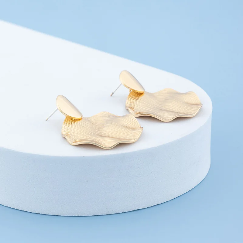 

European and American Temperament and Exaggerated Geometric Earrings Personalized Lace Earrings Simple Niche Design Earrings