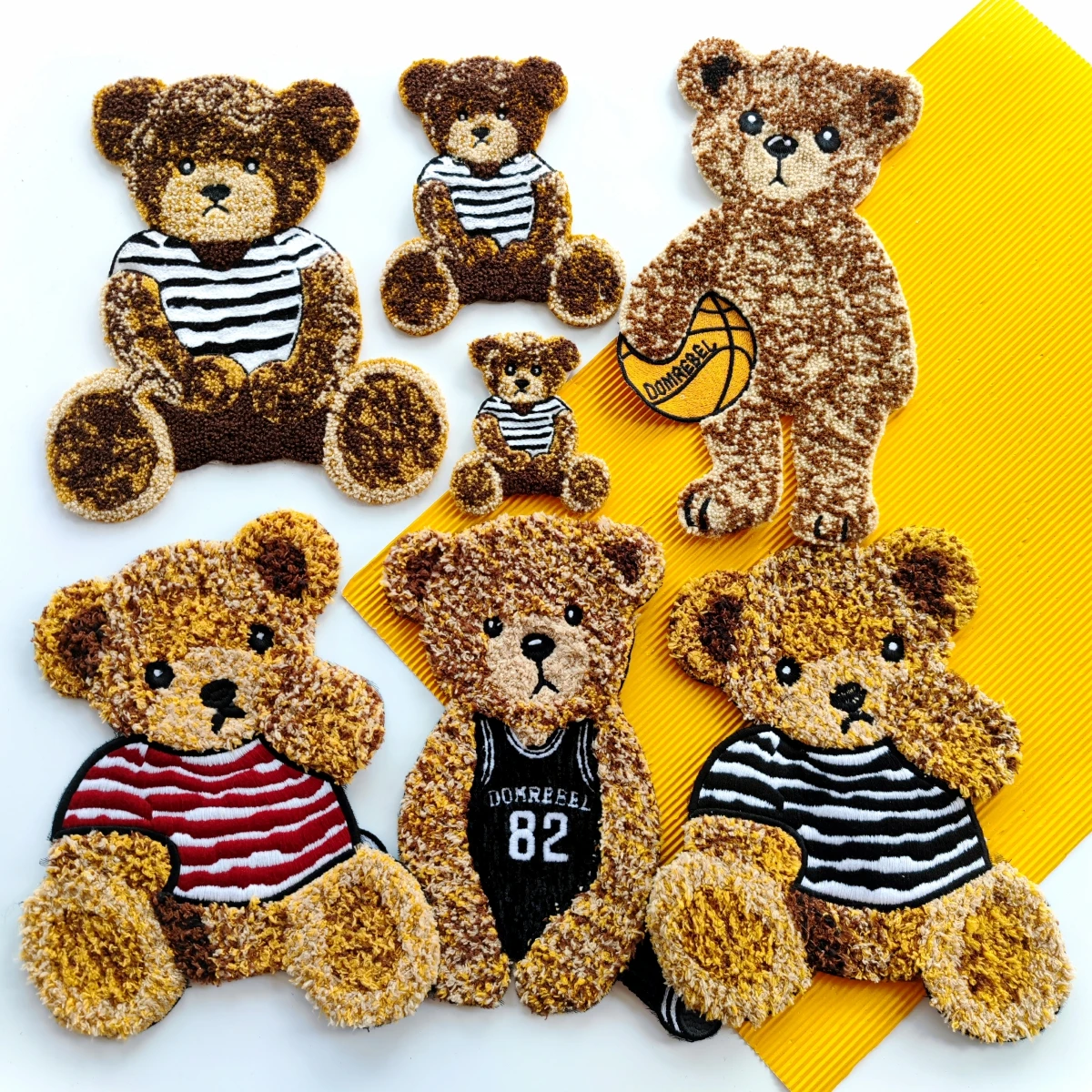 

embroidery chenille bear patch,sew on animal cartoon patches,bears badges appliques for clothing A211162