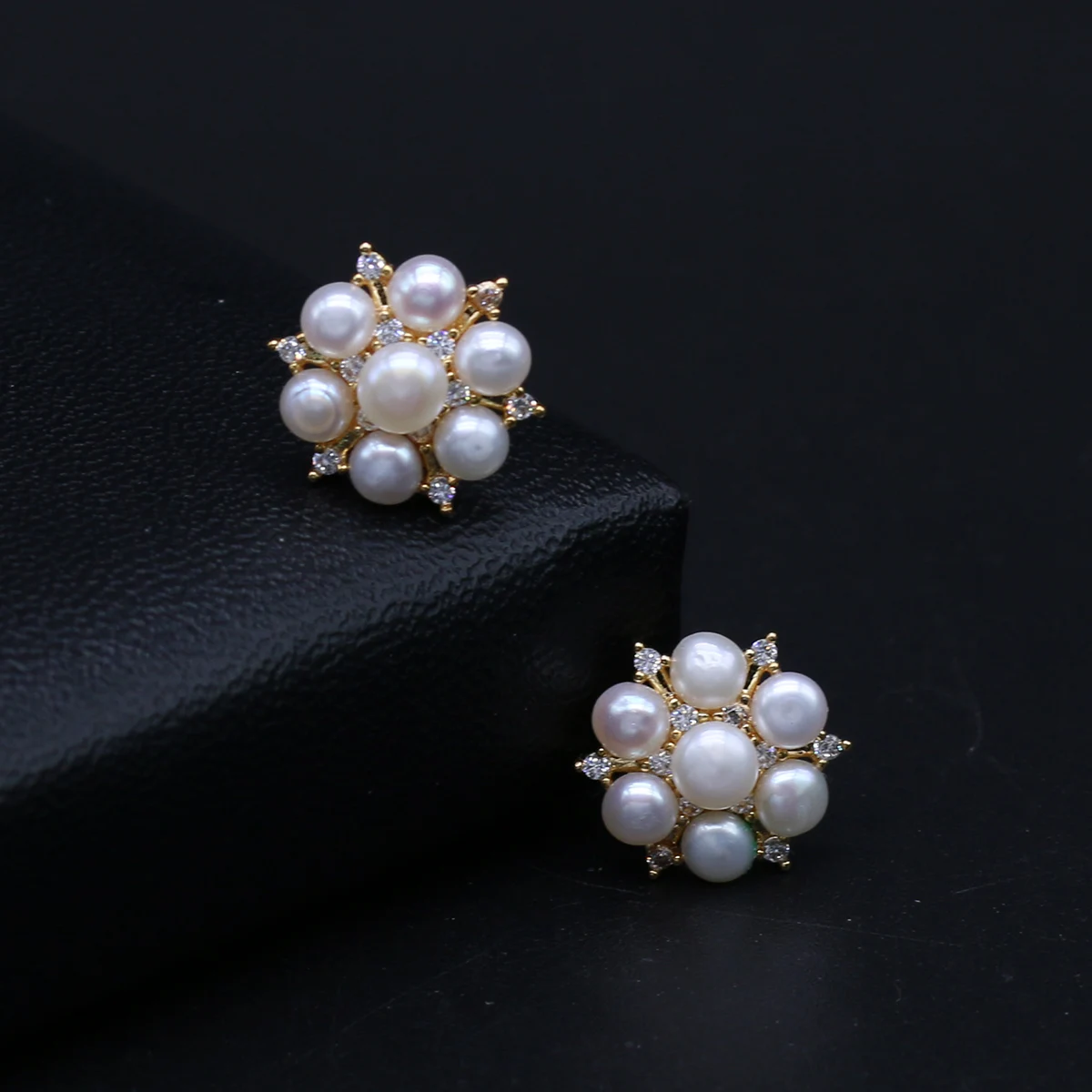 

Trendy Natural Freshwater Pearl Stud Earrings Gold Plated Flower Cluster Pearl Earring for Women Party Wedding Jewelry Gifts
