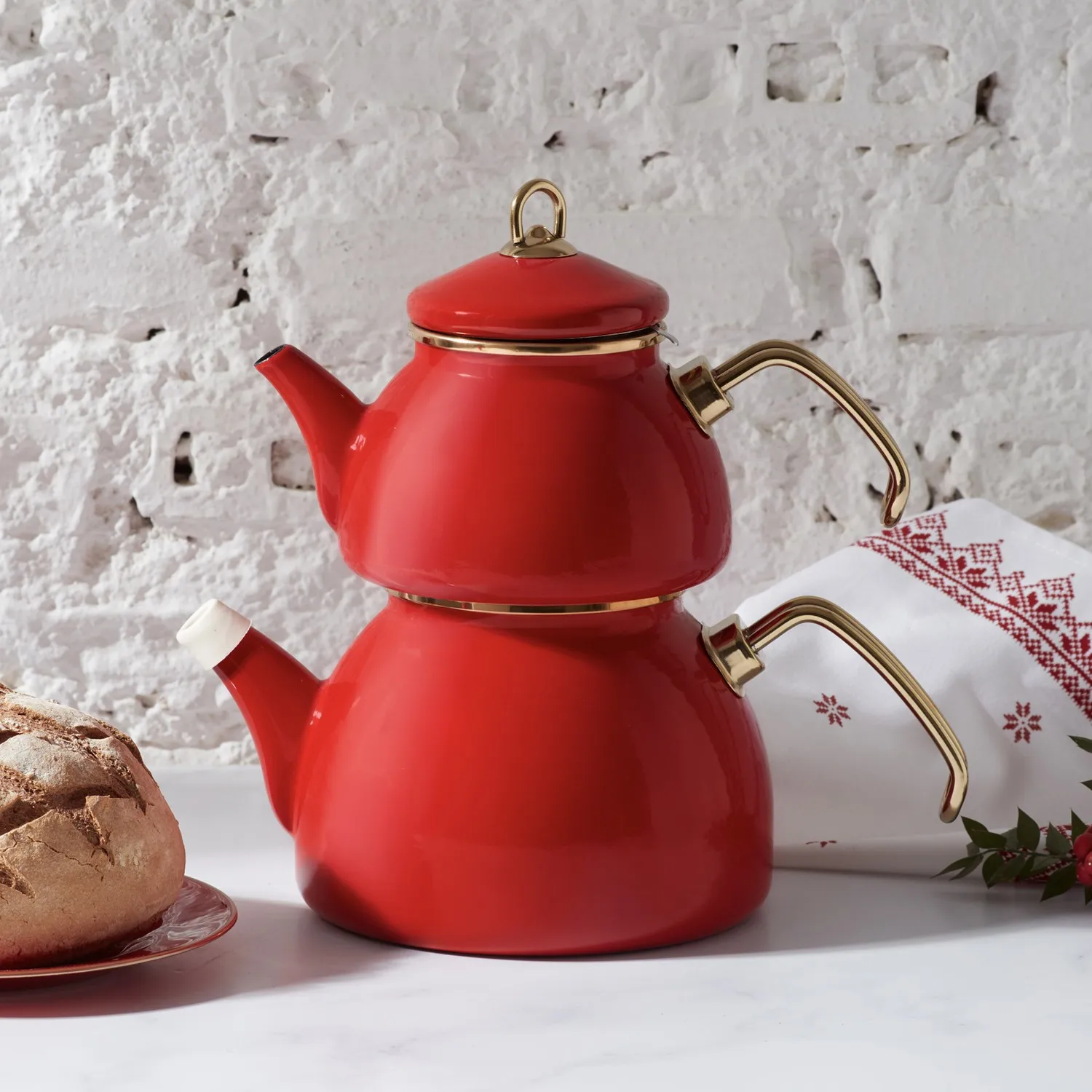 

Karaca Retro Enamel Red Teapot Elegant Modern Design Comfortable Use Convenient Cleaning Sturdy Durable Healthy Malzeme