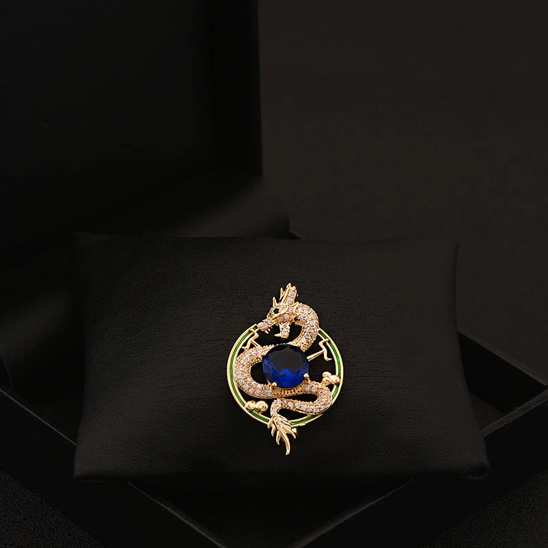 

Luxury Animal Year Dragon Brooch Men's Zodiac Suit Coat Badge Accessories Refined Grace Crystal Pin Neckline Buckle Jewelry 6009