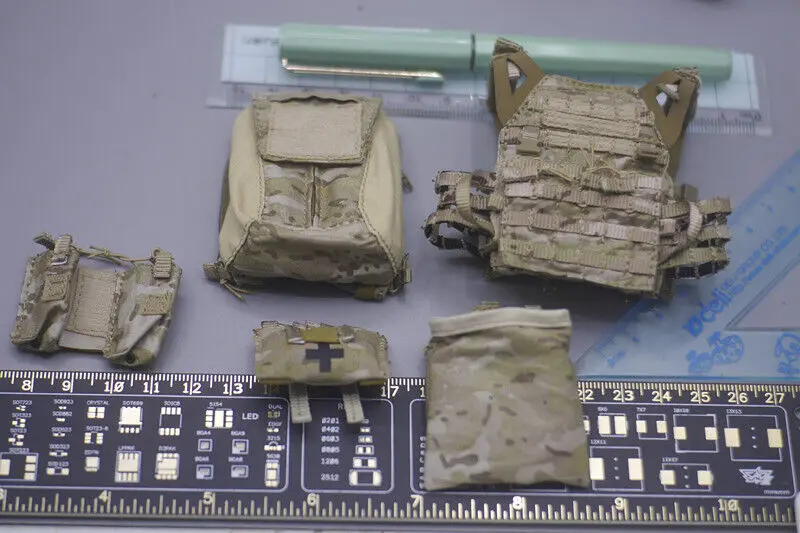 

Миниатюрная наземная станция ES06028 в масштабе 1/6, нагрудный жилет, подвесная модель