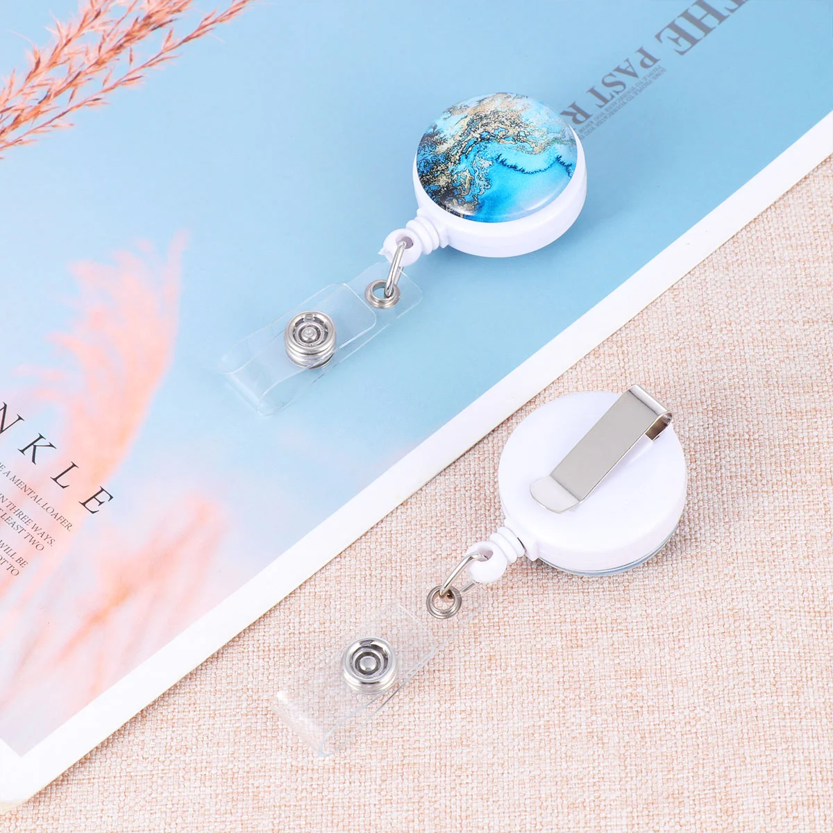 

2 шт., пластиковые накладки на бейдж