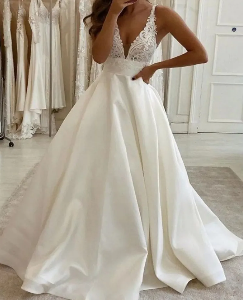 

A-Line Wedding Dresses V Neck Train Lace Satin Romantic Beach Sexy Pleats Appliques Bridal Gowns 2022 Mariage Vestidos De Noiva