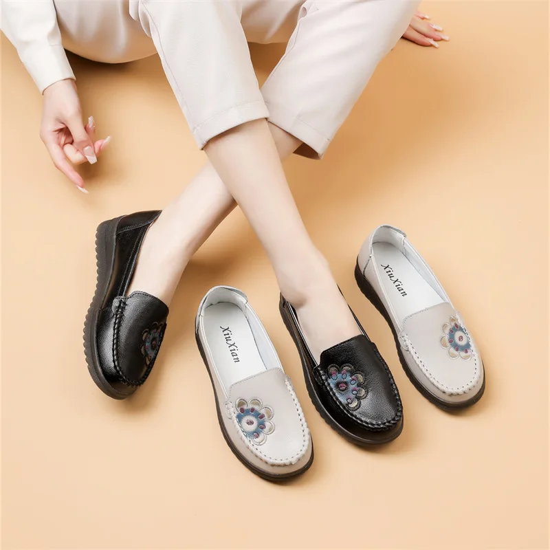 Vintage Women Leather Boat Shoes Soft Sole Comfortable Ladies Leather Flats Shoes Spring Summer Female Leisure Loafers Moccasin