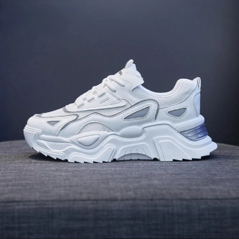 Женские кроссовки на толстой подошве с круглым носком