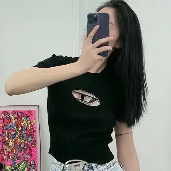 

2023 summer DIESELs design hot girl hollow D word metal plate short-sleeved knitted sweater slim girl top