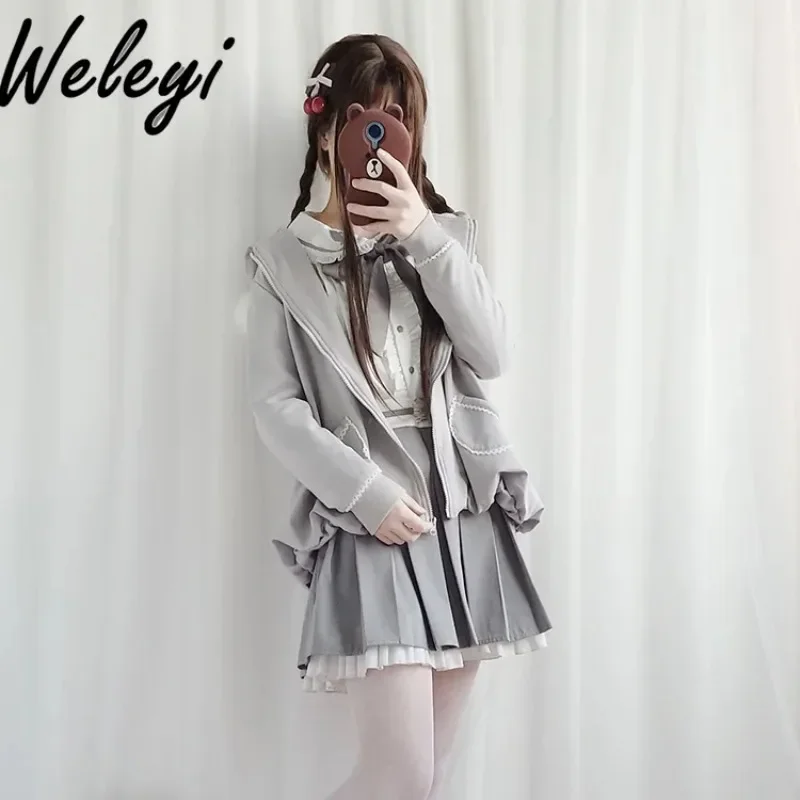 Женский комплект из трех предметов с юбкой и вышивкой на весну осень