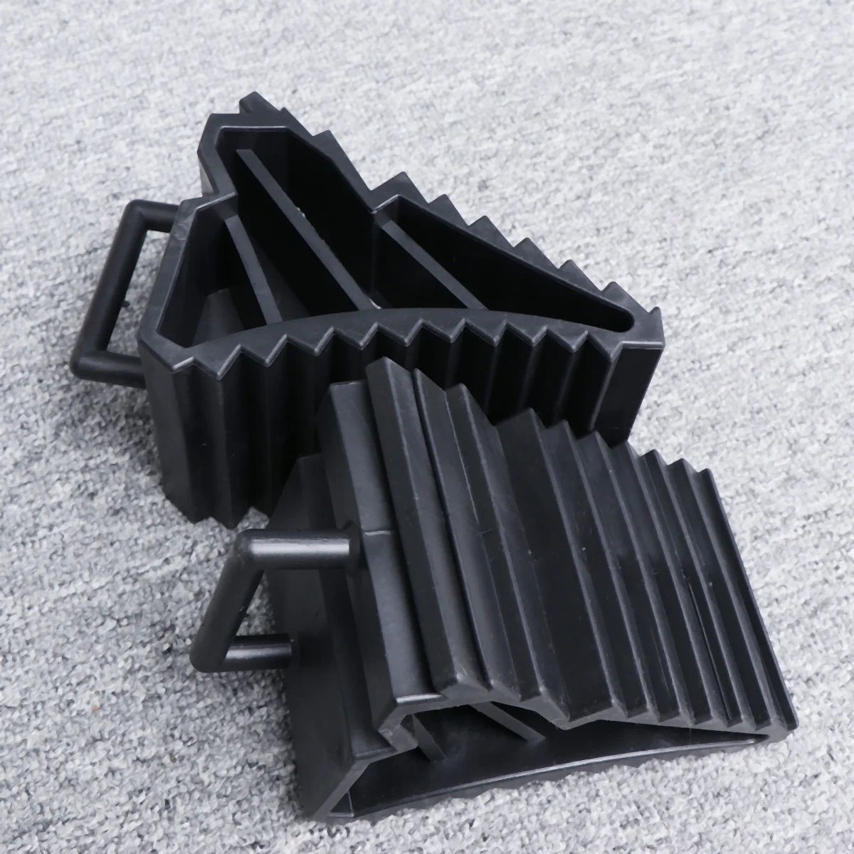 

2pcs Universal Black Car Styling Plastic Stop Control Tire Control Anti Silp Tools for Car Truck