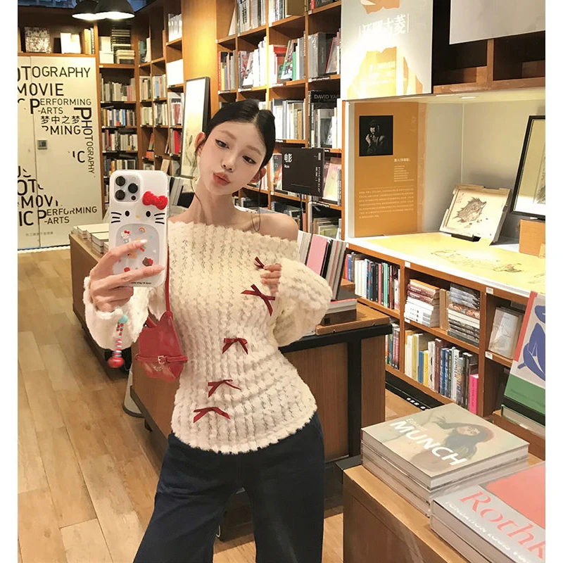 Тонкие женские пуловеры с бантом