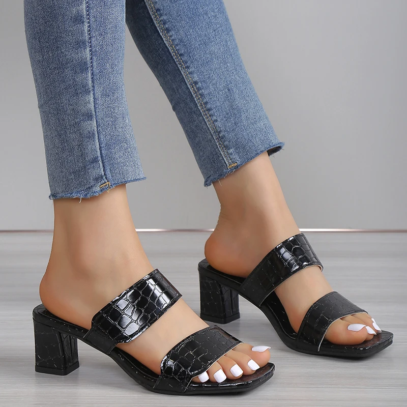

Personalized Fashion Fashion Women's Sandals Square Root Patent Leather Crystal Slippers Summer Women's Shoes Size 36-42